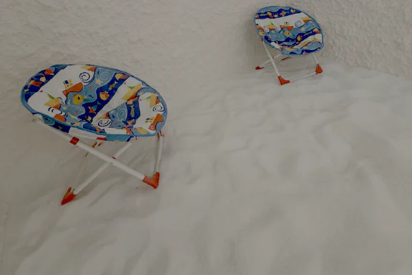 Детска зона с цветни столчета